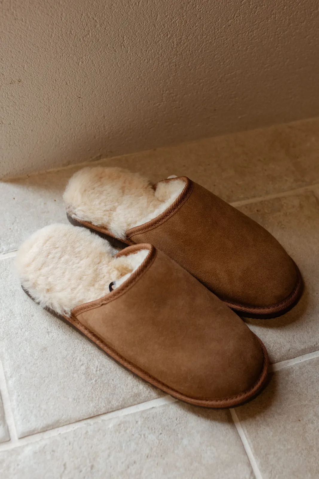 The Roman Sheepskin Slipper- Chestnut